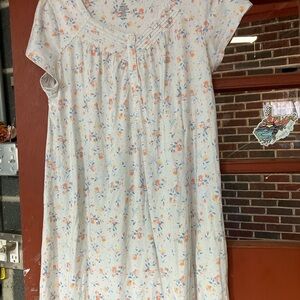 ladies Croft & Barrow nightgown medium length short sleeve floral print
